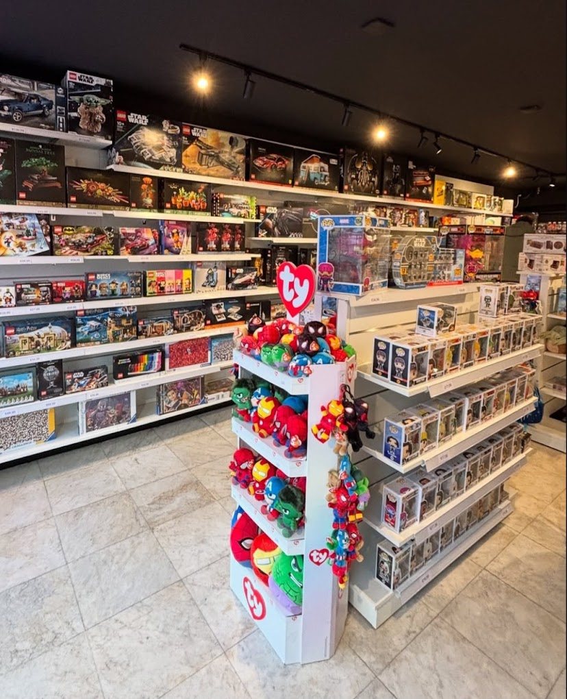 Het kleurrijke interieur van de Hero Zone winkel